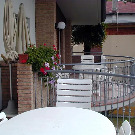 Villa Anny Lignano Sabbiadoro Esterno foto